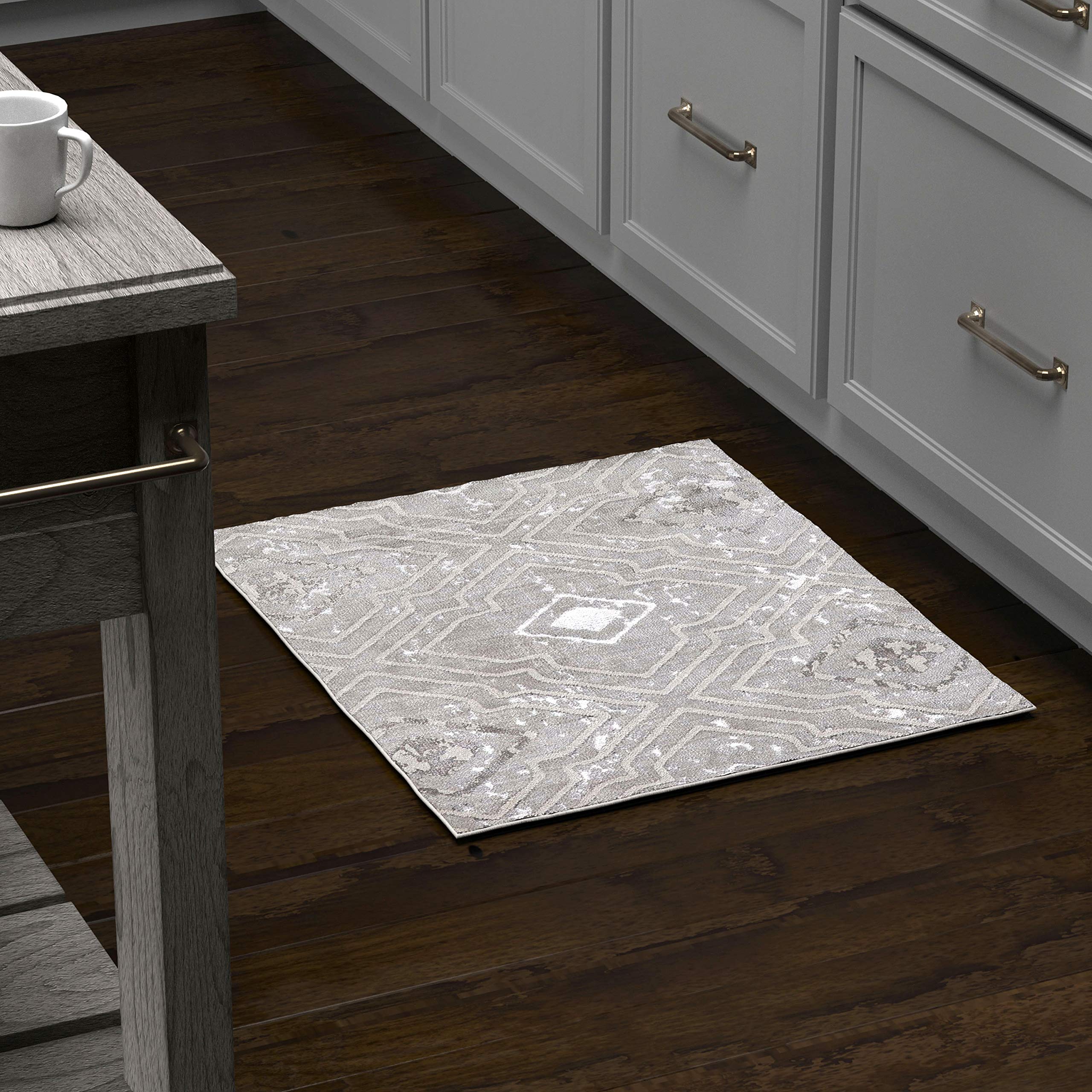Amazon Brand – Rivet Polyester Area Rug, 1' 8" x 2' 10", Silver, Grey, White