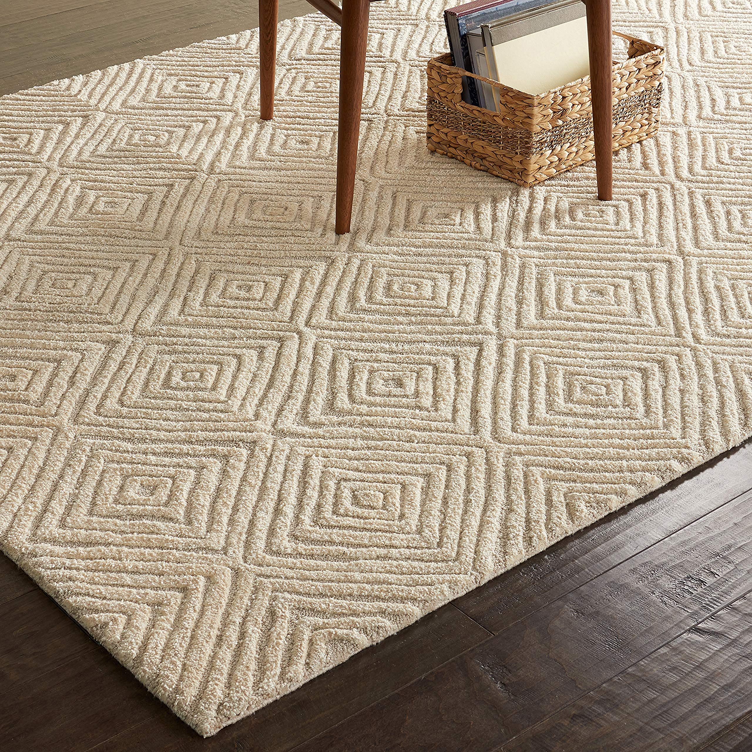 Amazon Brand – Rivet Contemporary Diamond Patterned Area Rug, 5'9" x 3'9", Taupe, Ivory