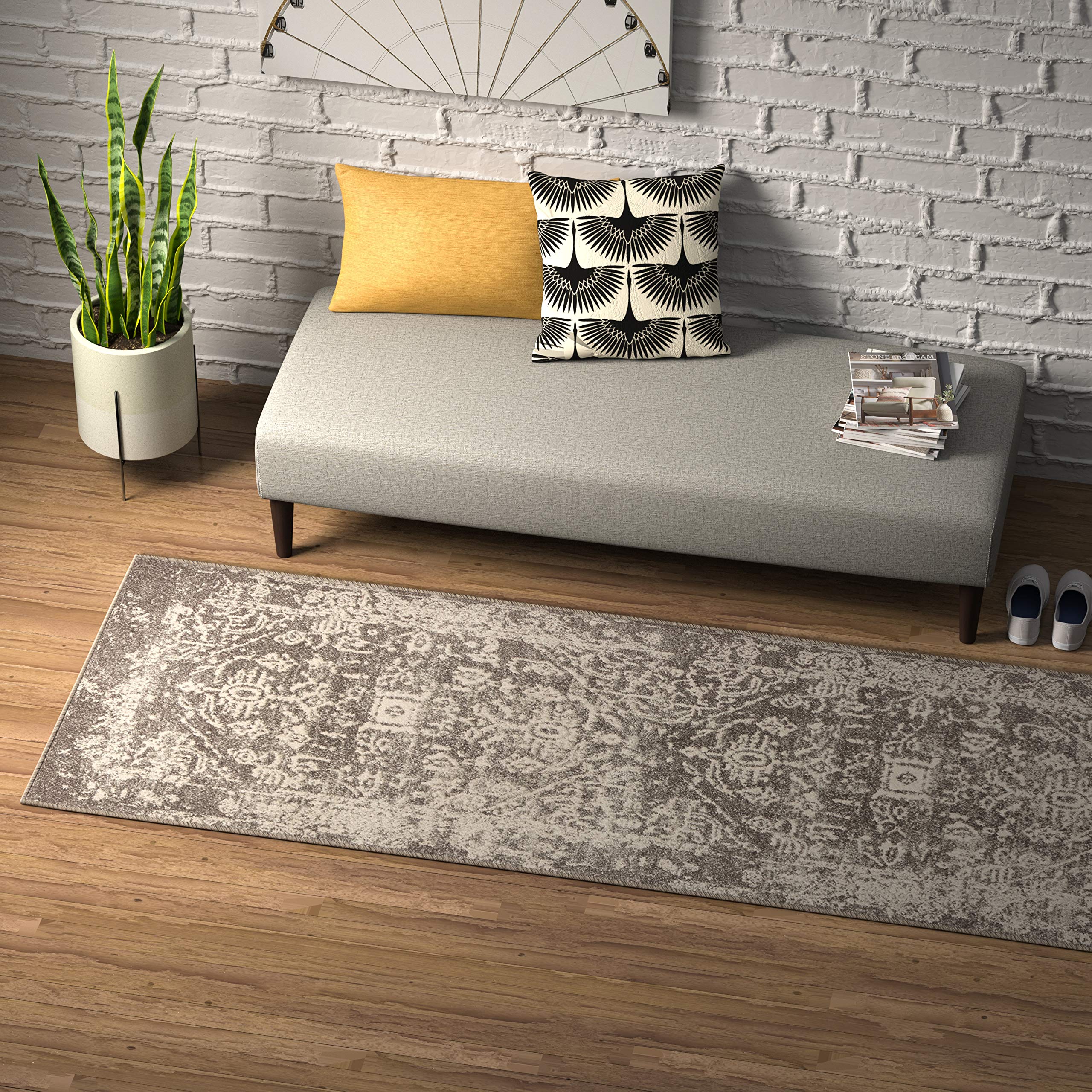 Amazon Brand – Rivet Charcoal Distressed Medallion Area Rug, 2' 8" x 8'