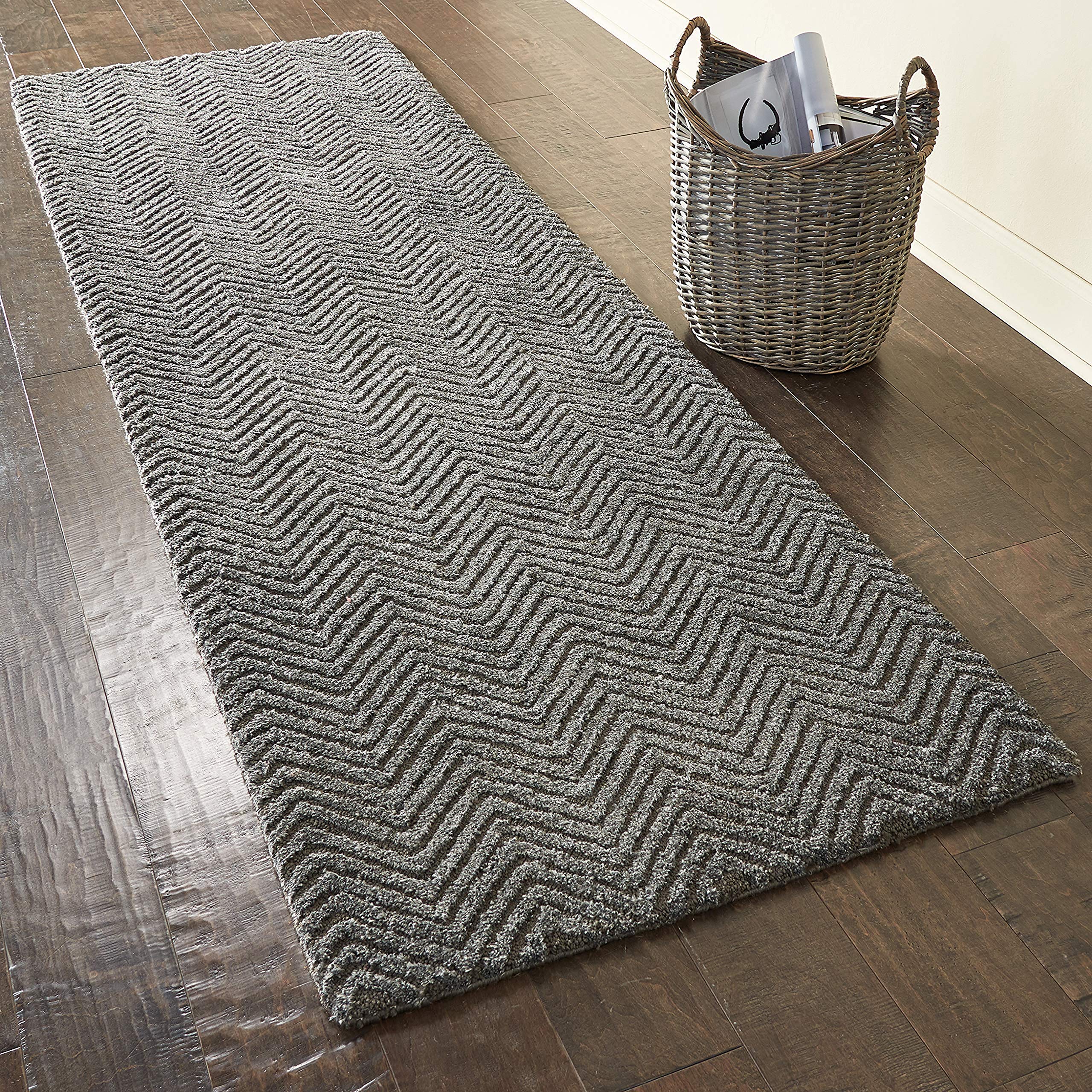 Amazon Brand – Rivet Contemporary Chevron Runner Hallway Rug, 7' 6" x 2' 3", Grey