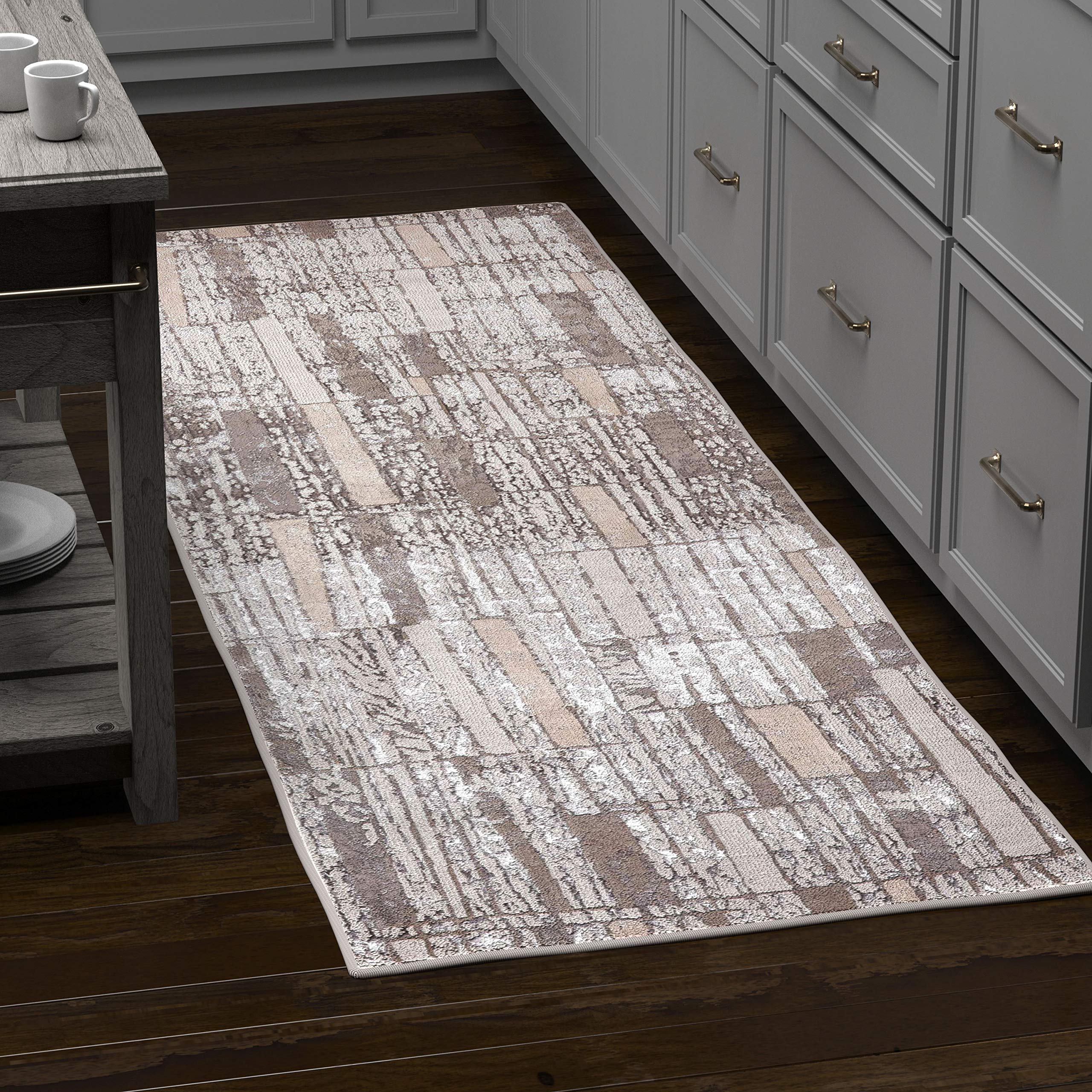 Amazon Brand – Rivet Polyester Runner Rug, 2' 10" x 7' 10", Silver, Grey, White