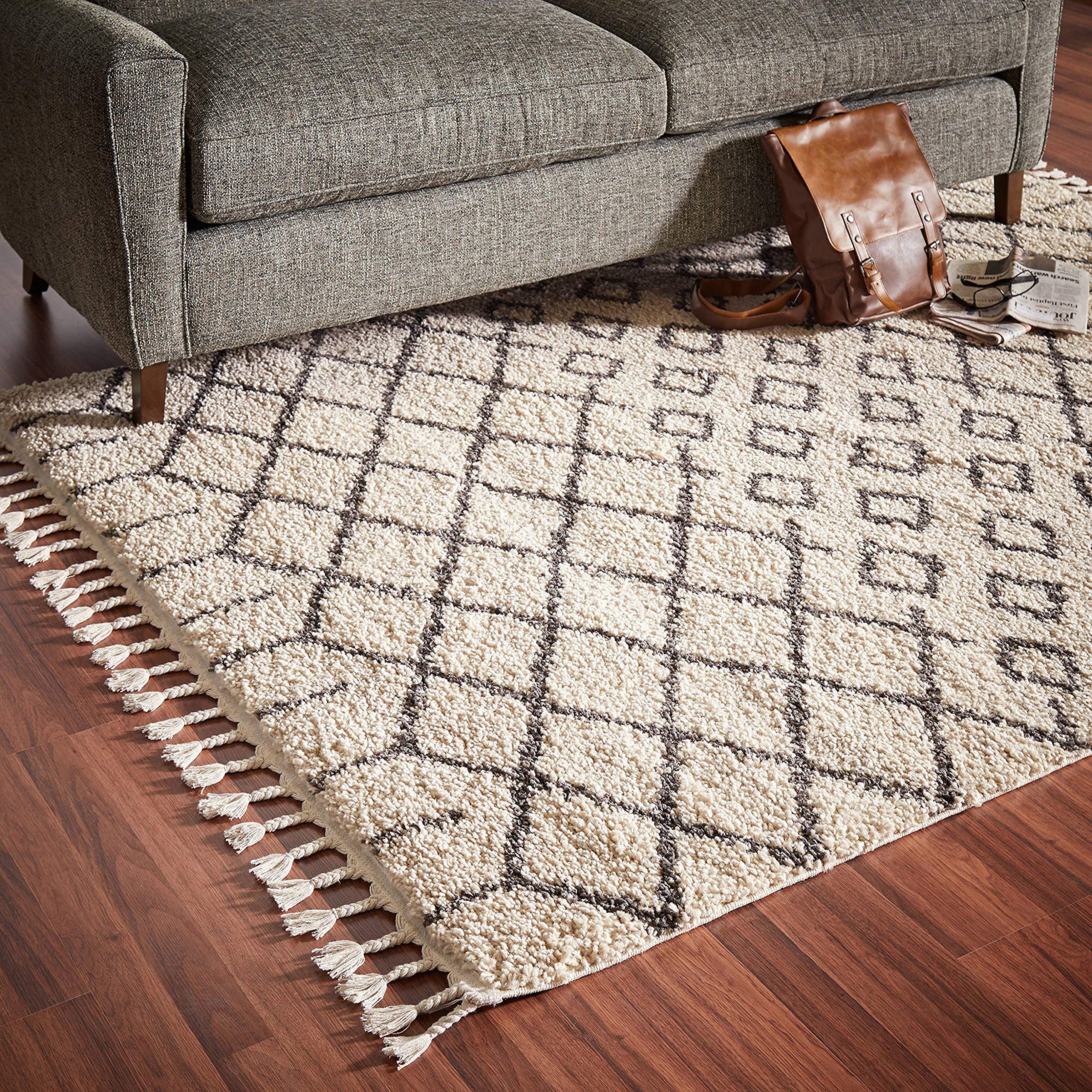 Amazon Brand – Rivet Shag Diamond Morrocan Area Rug, 5' 3" x 7' 11", Cream