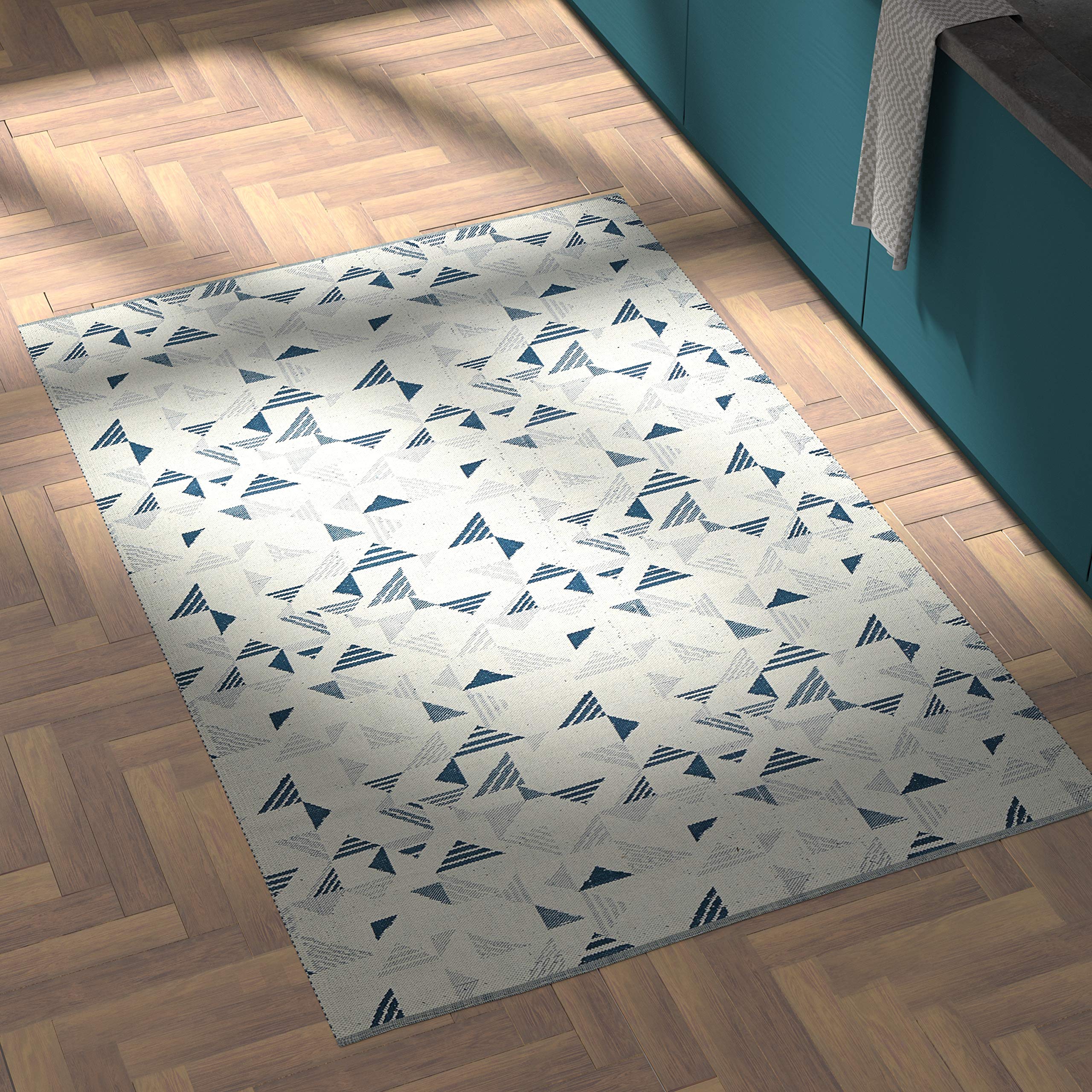 Amazon Brand – Rivet Modern Geometric Triangle Wool Area Rug, 4 x 6 Foot, Blue Ivory