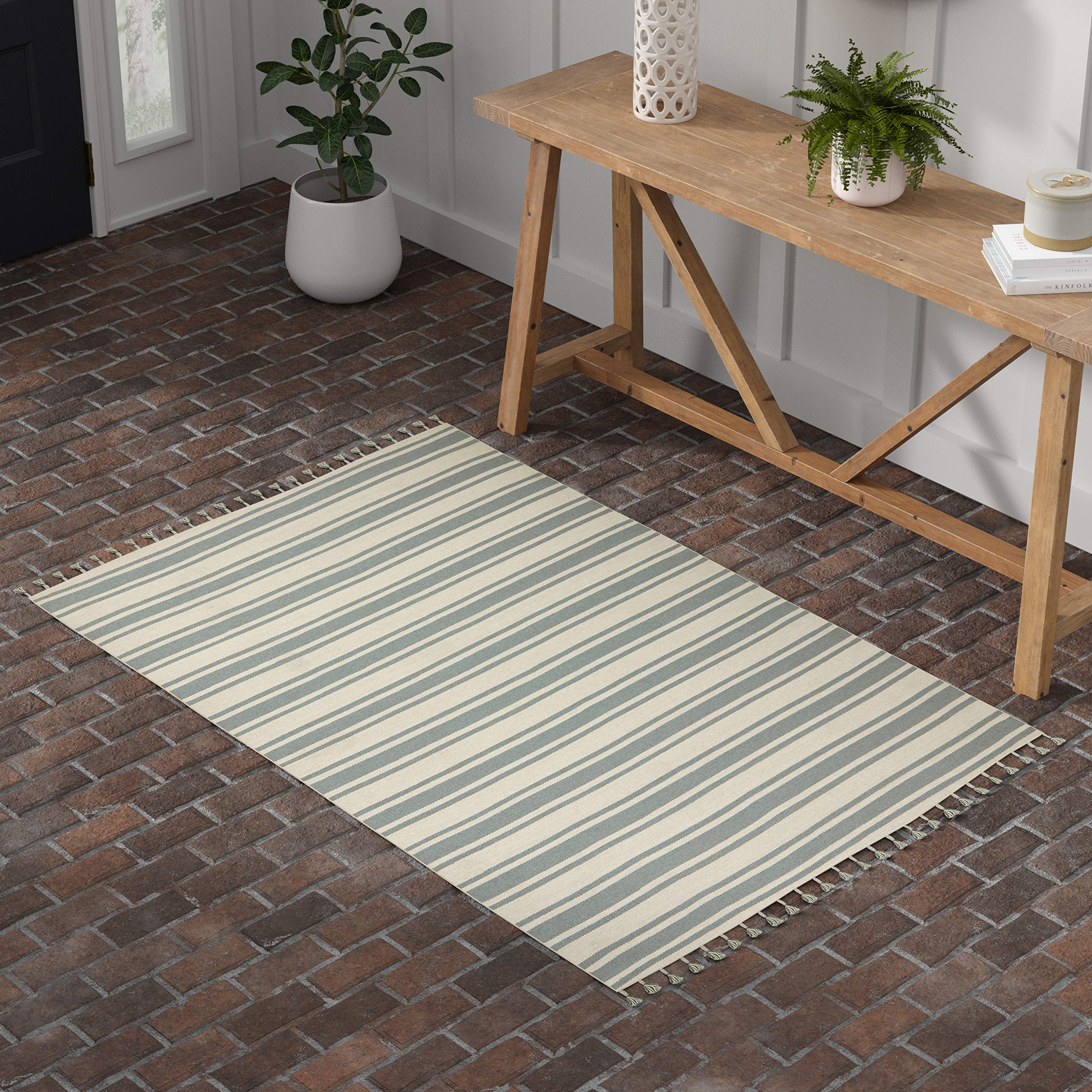 Amazon Brand – Stone & Beam Los Altos Striped Dhurrie Farmhouse Area Rug, 4' x 6' 6", Blue and Ivory