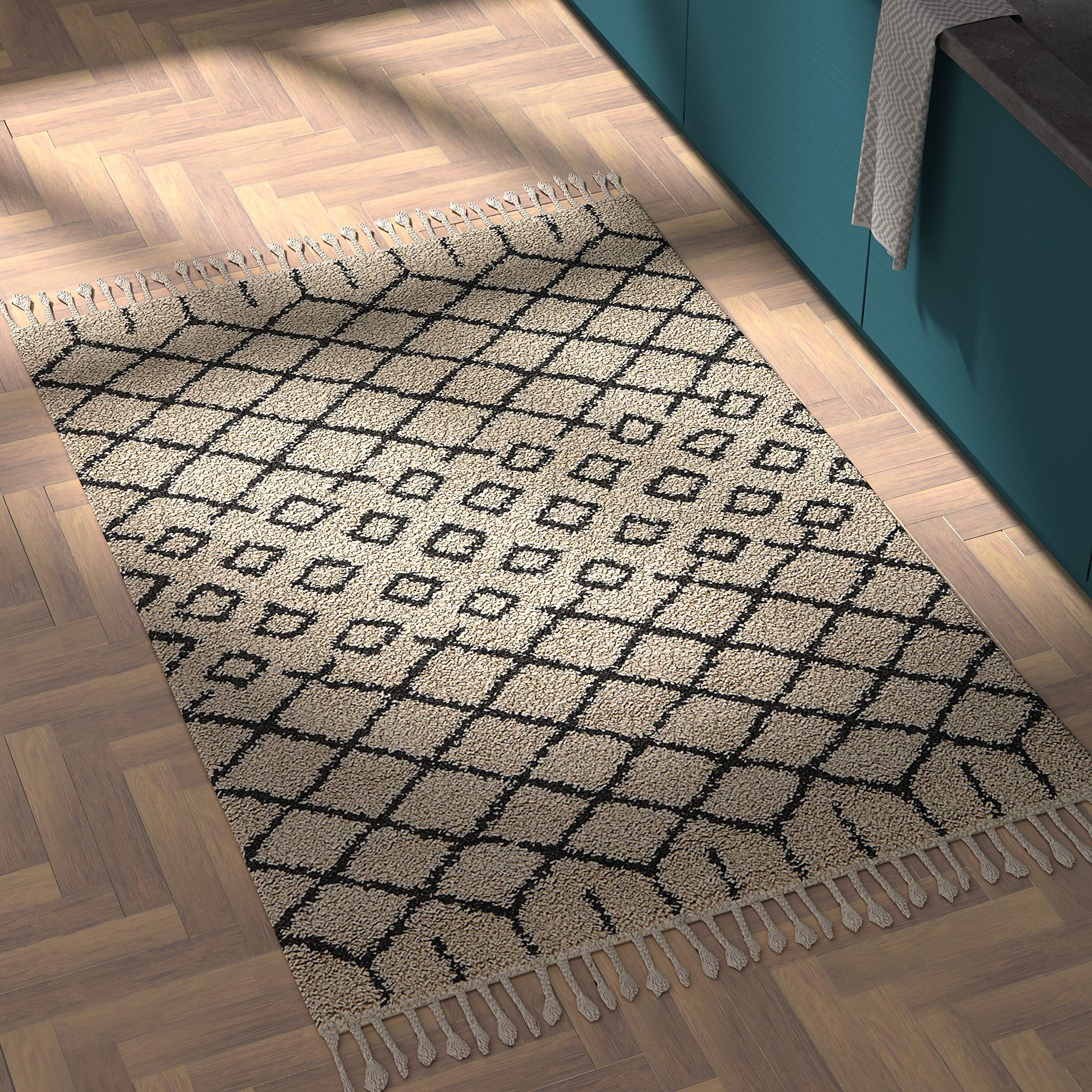 Amazon Brand – Rivet Shag Diamond Morrocan Area Rug, 3' 11" x 6' 7", Cream