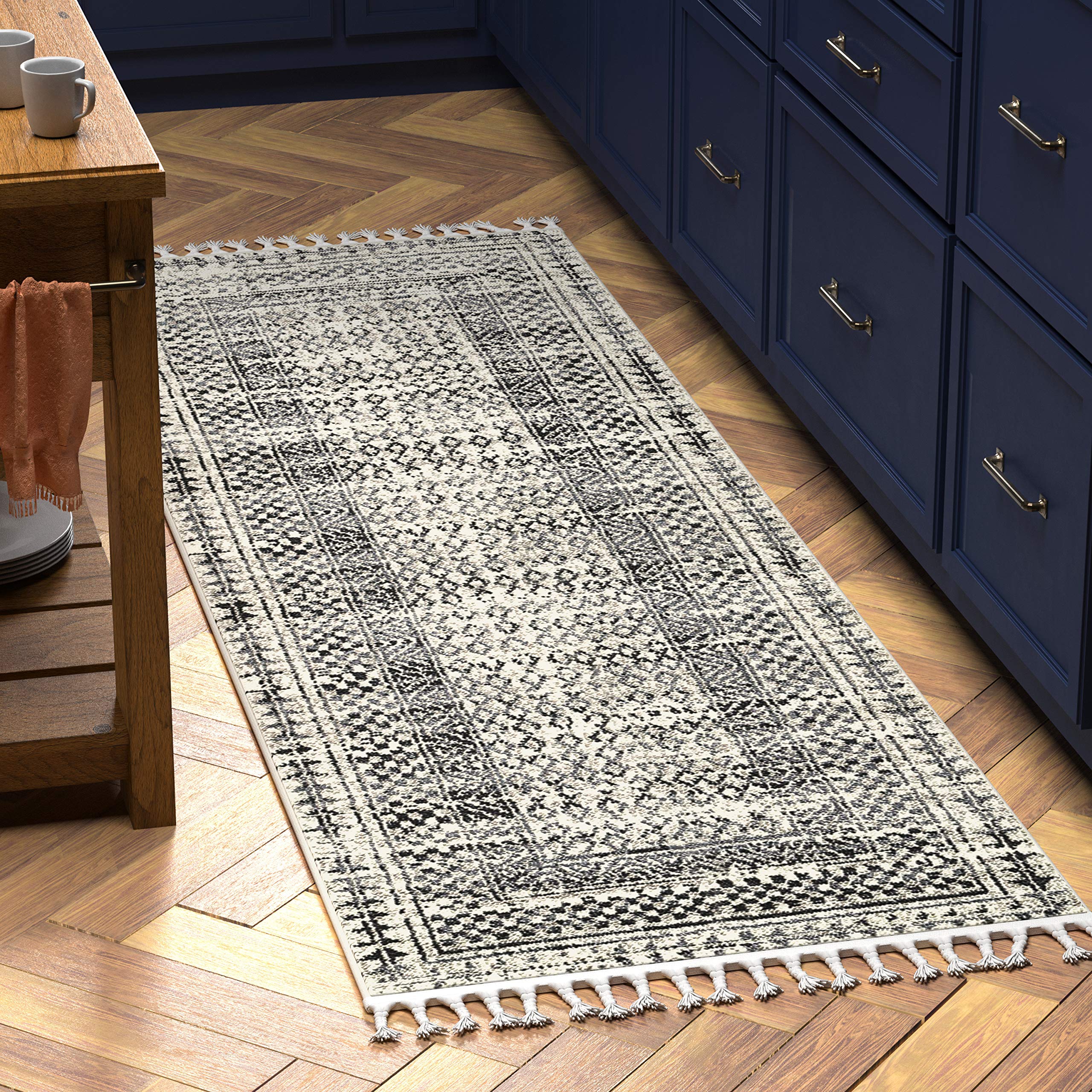 Amazon Brand – Stone & Beam Modern Vintage-Look Runner Rug, 7' 6" x 9' 6", Ivory