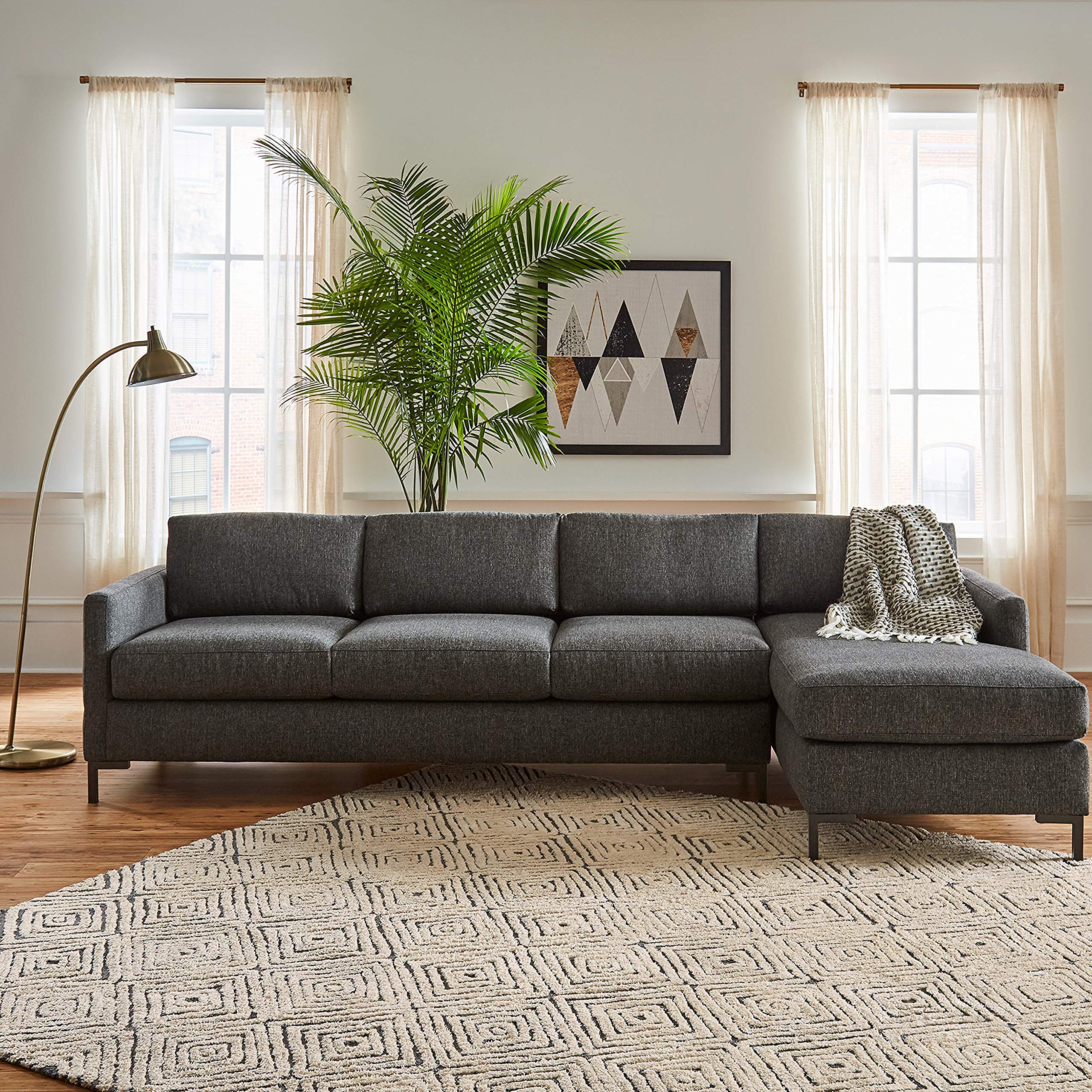 Amazon Brand – Rivet Contemporary Diamond Patterned Area Rug, 5'9" x 3'9", Grey Ivory